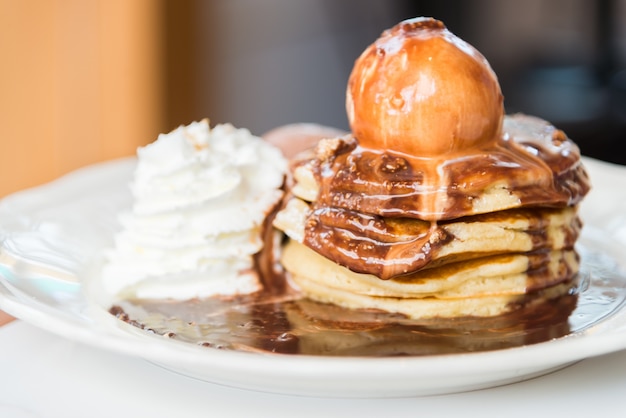 Free photo chocolate pancake