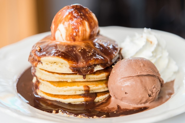 Free photo chocolate pancake