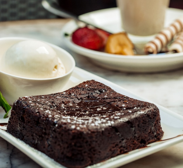 Free photo chocolate volcano with ice cream