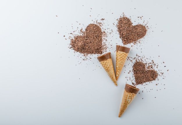 Free Photo chocolate with grated chocolate in cones