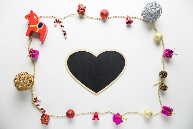 Free photo christmas background with black heart