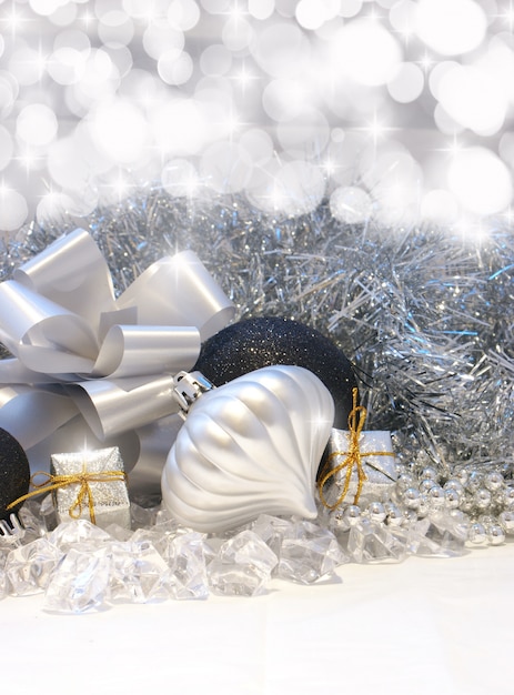 Free photo christmas background with silver and black decorations