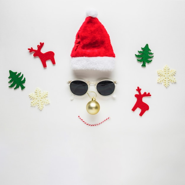 Free Photo christmas composition of face made from hat and sunglasses