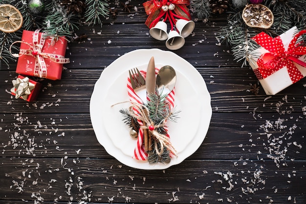 Free photo christmas composition with cutlery on plate