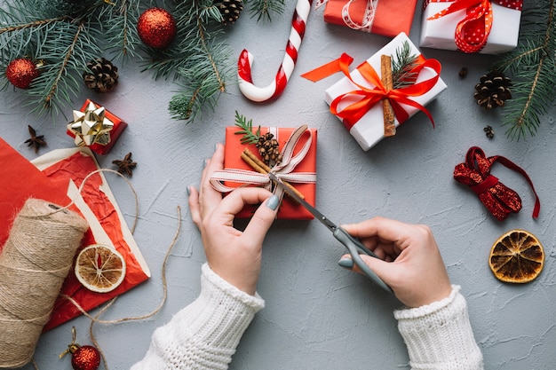 Free photo christmas composition with hands preparing present