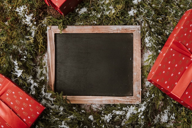 Free Photo christmas composition with slate and gifts