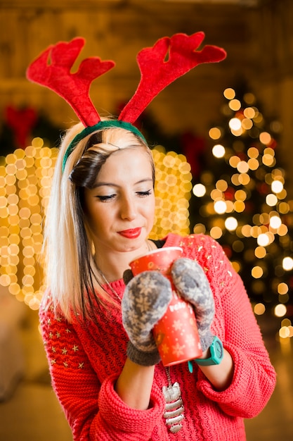 Free photo christmas concept with blonde woman drinking