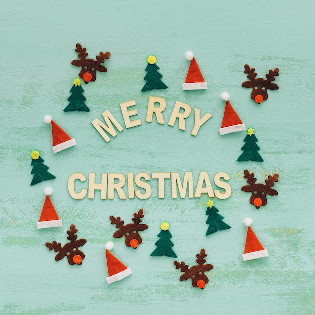 Free photo christmas concept with letters in middle