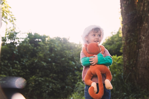 Free photo christmas concepto with kid outside