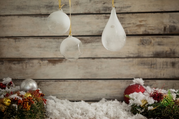 Free photo christmas decoration with fake snow and light bulbs