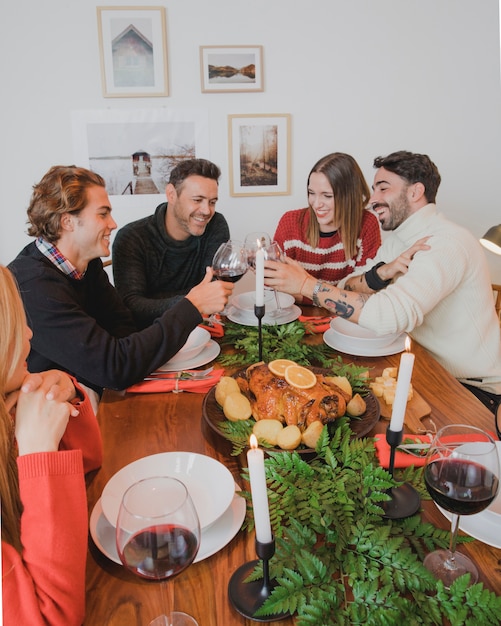 Free Photo christmas dinner concept with group of friends