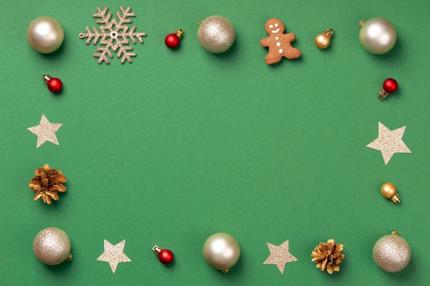 Free photo christmas still life composition with copy space