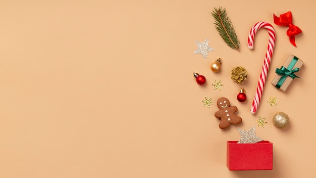 Free photo christmas still life composition with copy space