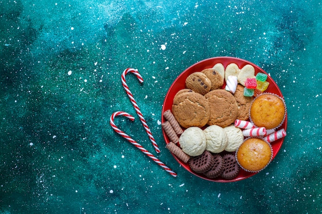 Free photo christmas sweets platter.