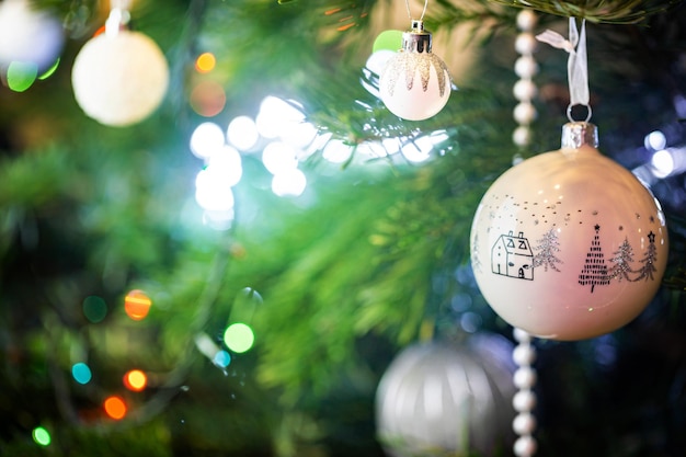 Free photo christmas tree decoration