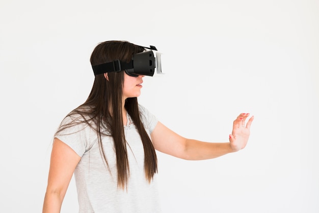 Free photo cinema concept with woman wearing vr glasses