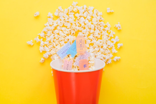 Free Photo cinema tickets in popcorn bucket