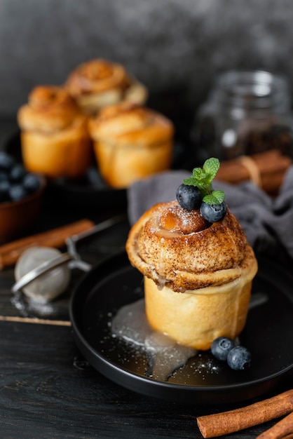 Cinnamon rolls with blueberries