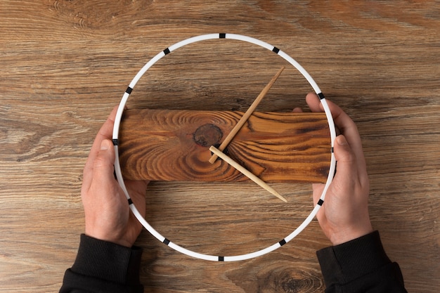 Free photo circular clock indoors still life