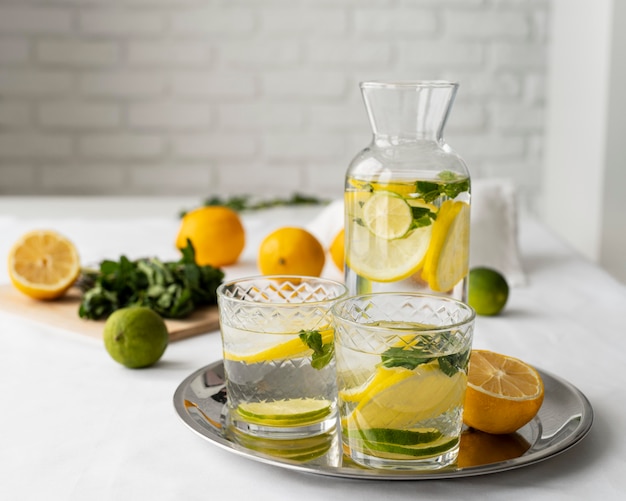 Free photo citrus drinks on tray assortment