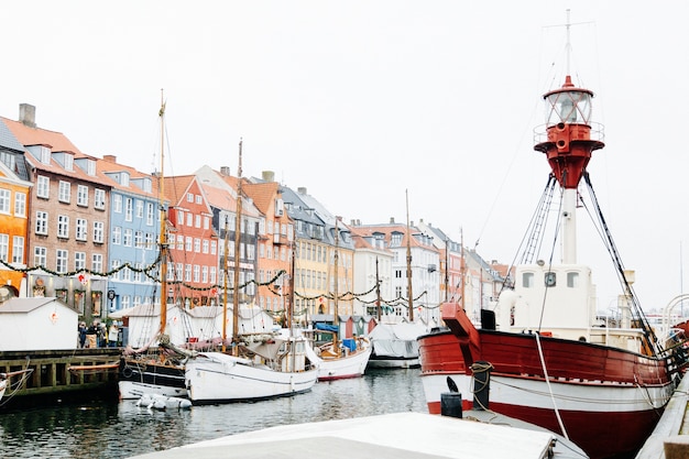 Free Photo city waterfront with moored boats