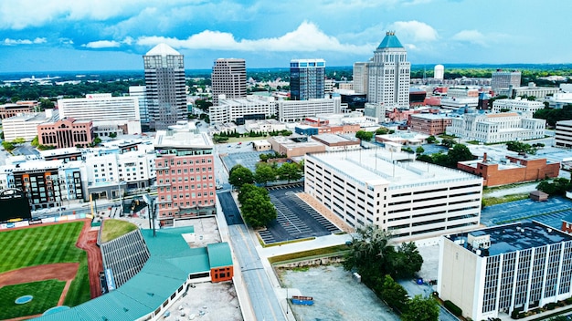 Free photo cityscape of greensboro under the cloudy sky in carolina