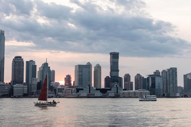 Free photo cityscape with big buildings and water