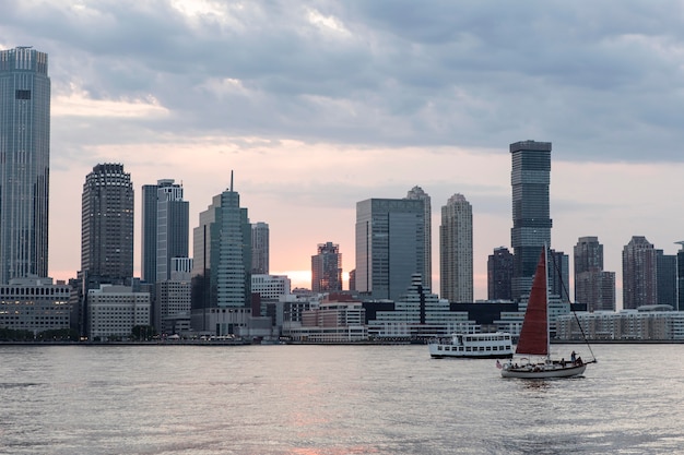 Free photo cityscape with big buildings and water