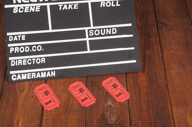 Free Photo clapperboard and red tickets