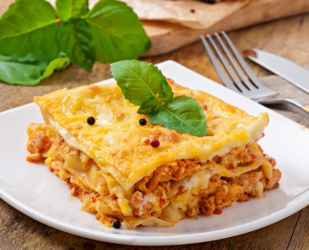 Free photo classic lasagna with bolognese sauce