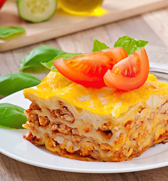 Free photo classic lasagna with bolognese sauce