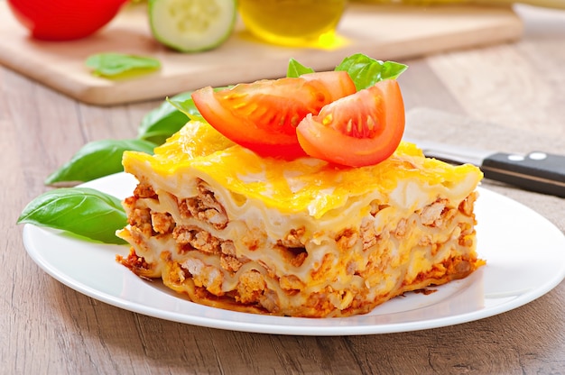 Free photo classic lasagna with bolognese sauce