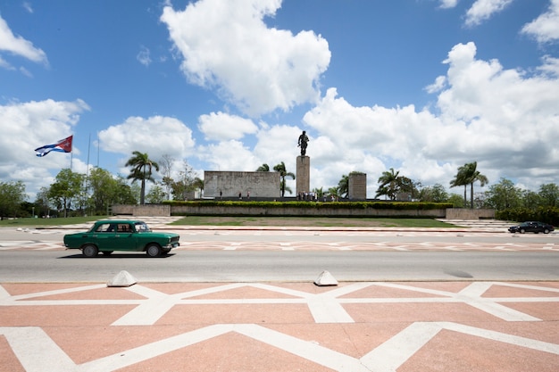 Free photo classing car passing in front of monument in cuba