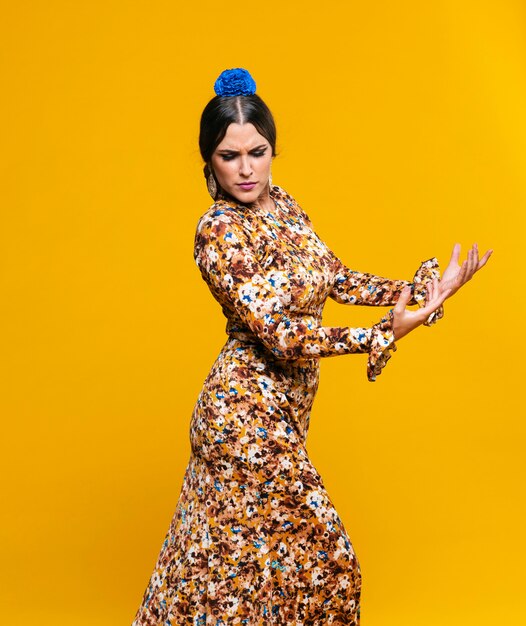 Free photo classy woman looking down with orange background