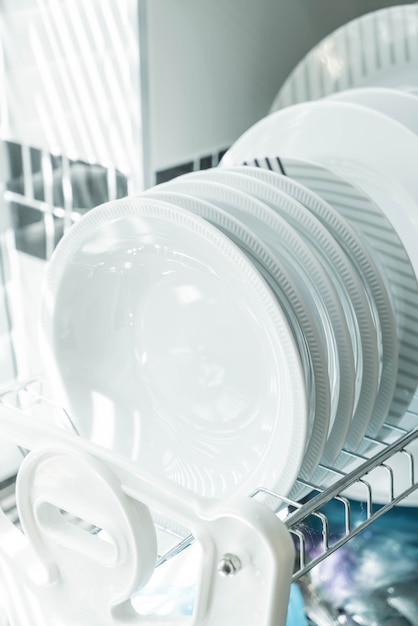 Free photo clean dish on a dish rack