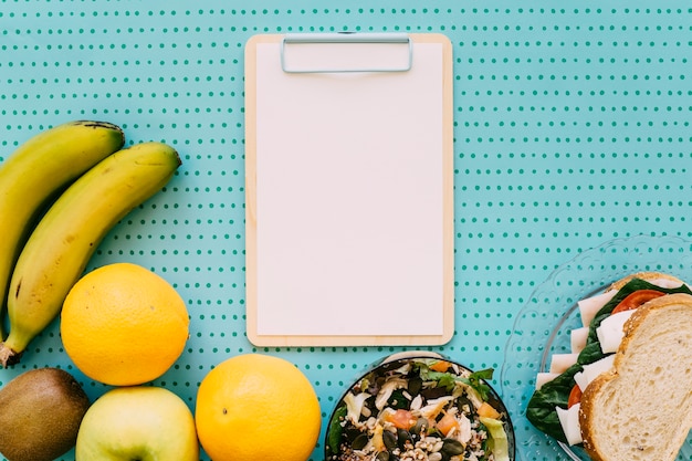 Free photo clipboard and healthy food