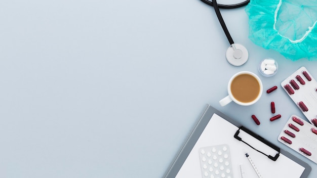 Free Photo clipboard on medical desk