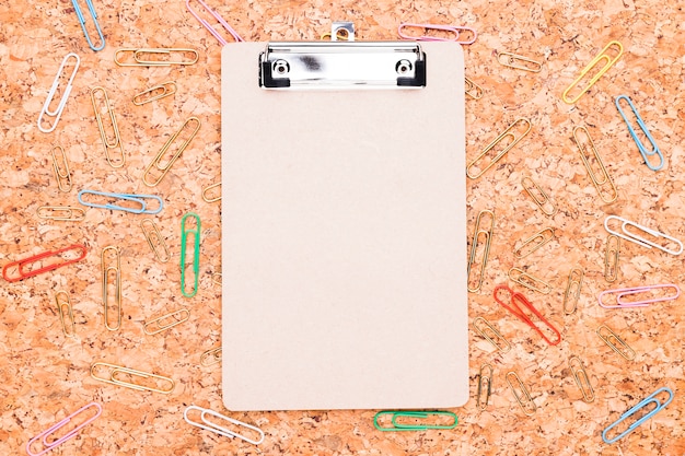 Free photo clipboard and paper clips