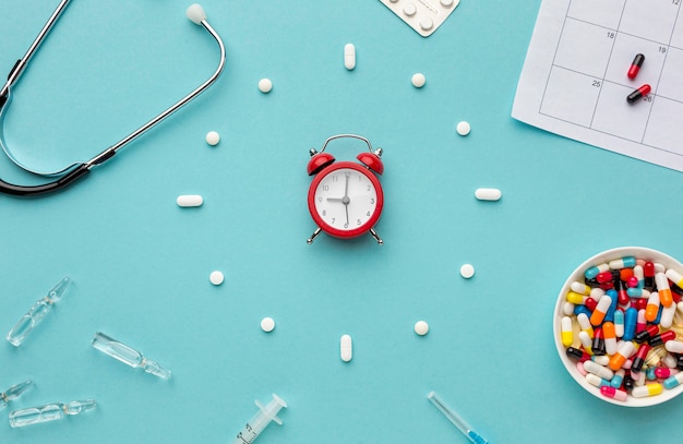 Free Photo clock shape of pills on desk