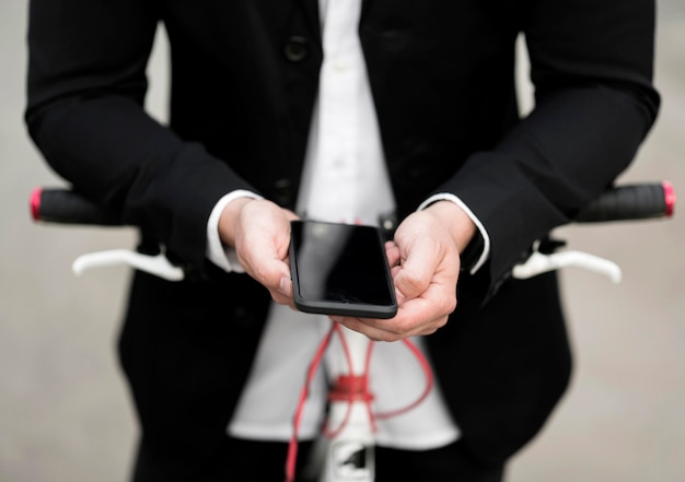 Free photo close-up adult male holding mobile phone