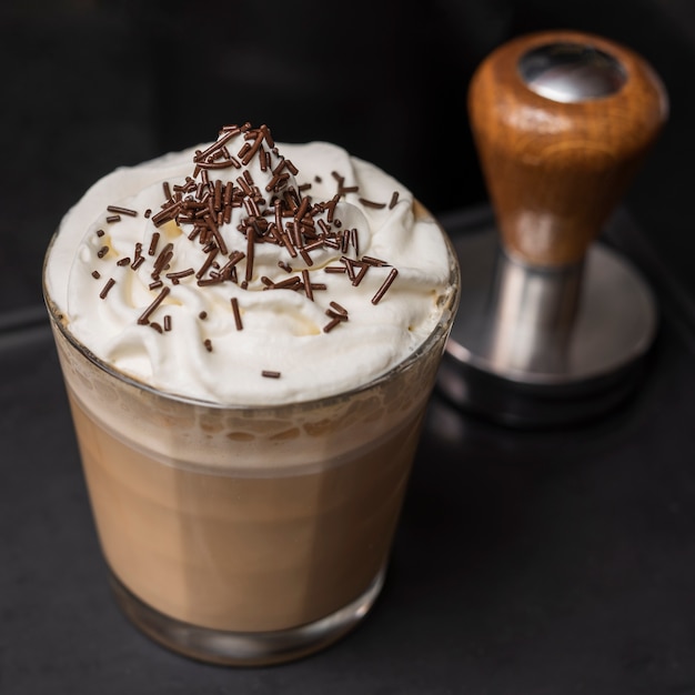 Free photo close-up aromatic drink with cream and spices