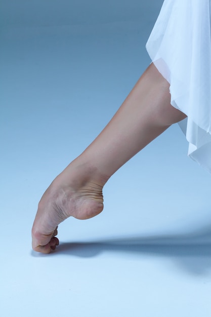 Free photo close-up ballerina's leg on the blue floor