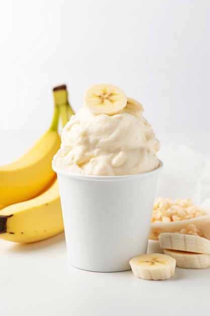 Free photo close up on banana ice cream