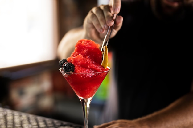 Free photo close up on bartender creating delicious drink