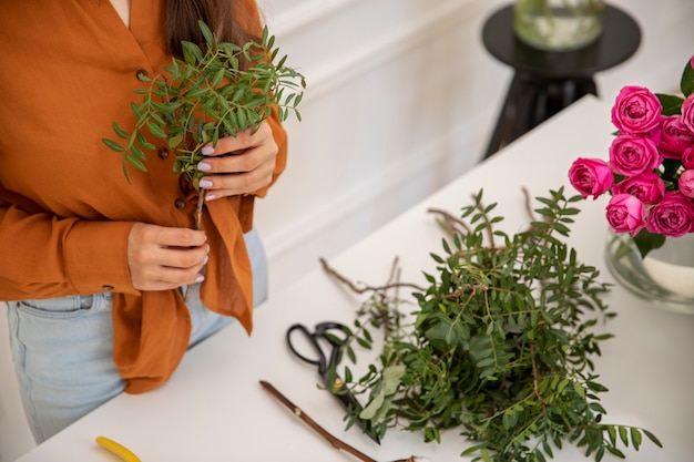 Free Photo close up on beautiful florist woman