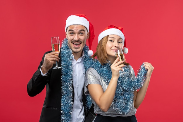 Free photo close up on beautiful young couple wearing santa hats isolated