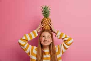 Free photo close up on beautiful young girl isolated