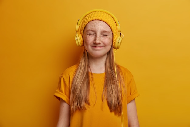 Free Photo close up on beautiful young girl isolated