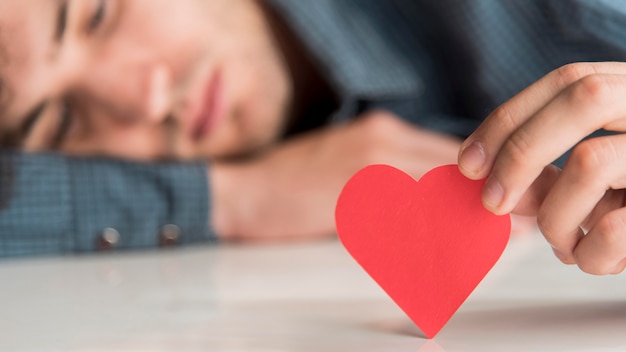 Free Photo close-up blurred man holding heart