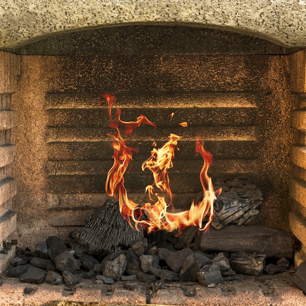 Free photo close-up of a burning firepit